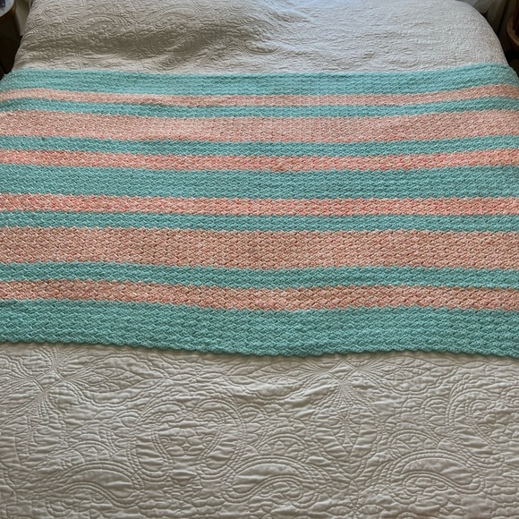 Hand made crochet baby blanket - Picture 3 of 8